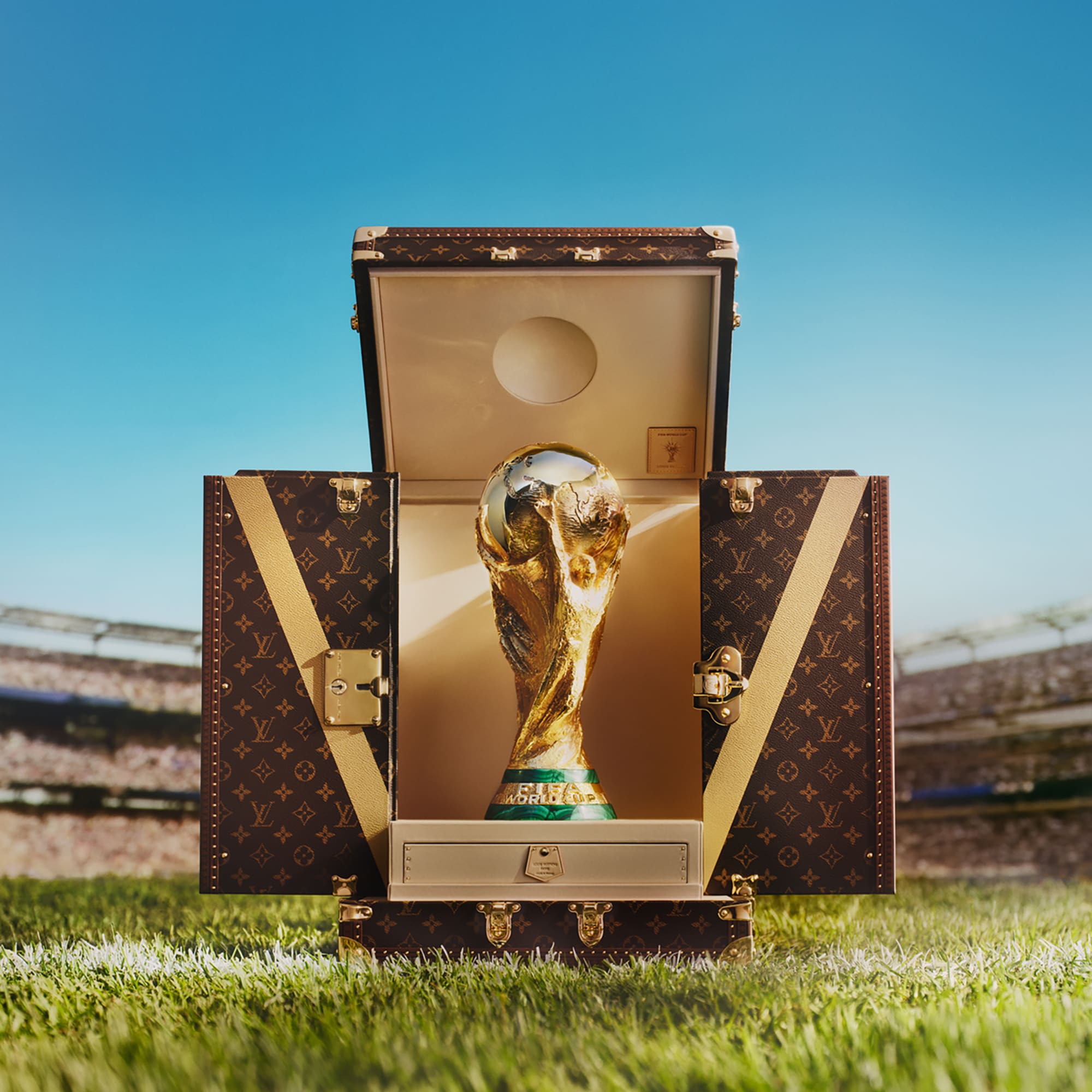 Louis Vuitton Trophy Trunks | LOUIS VUITTON®