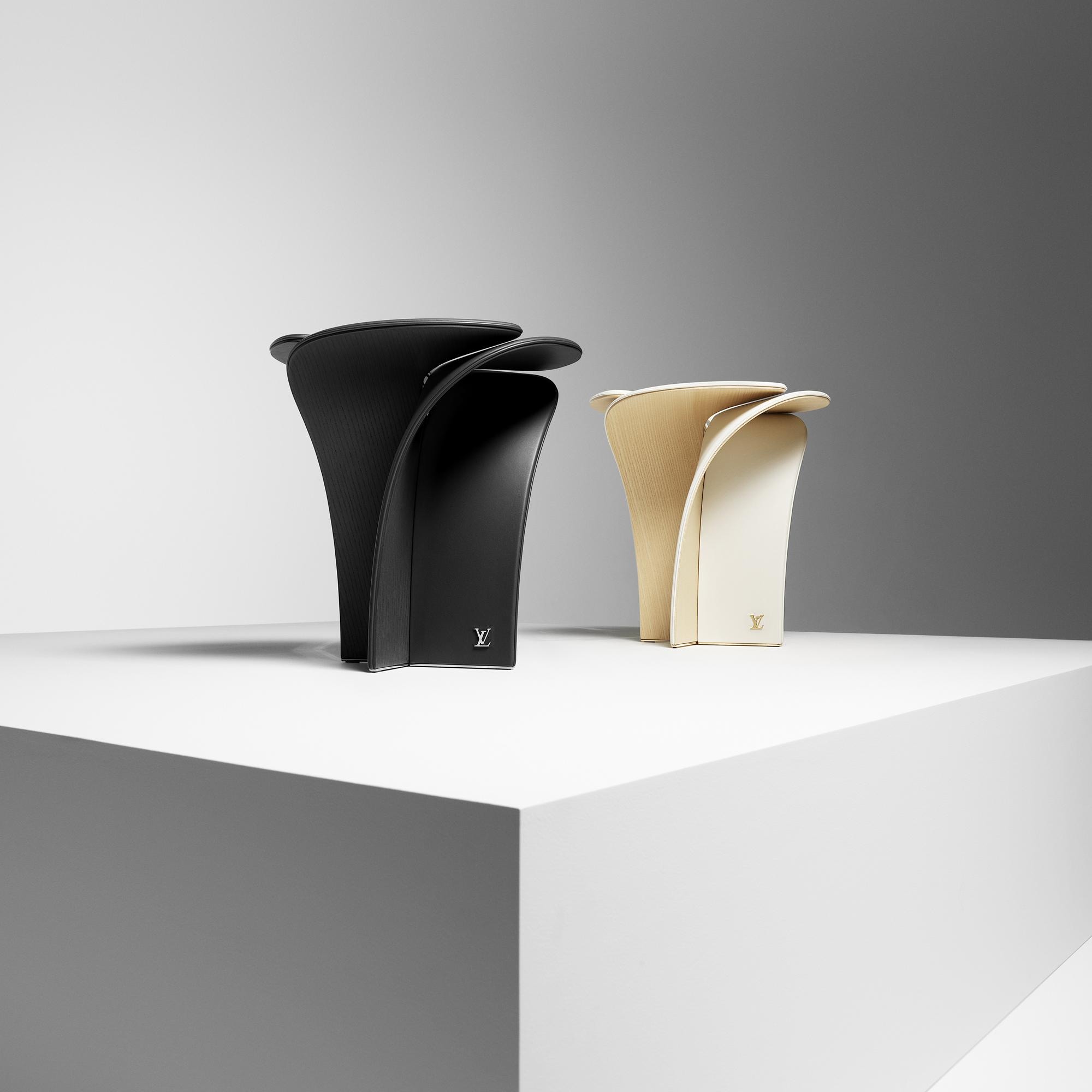 Blossom Stool By Tokujin Yoshioka 白臘木 in 行李箱、旅行用品及家居精品