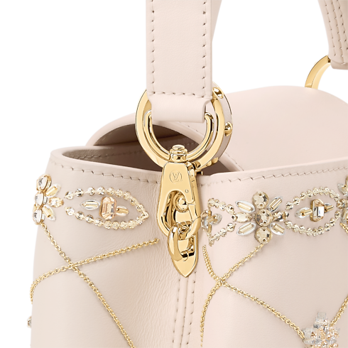 Capucines BB closeup view