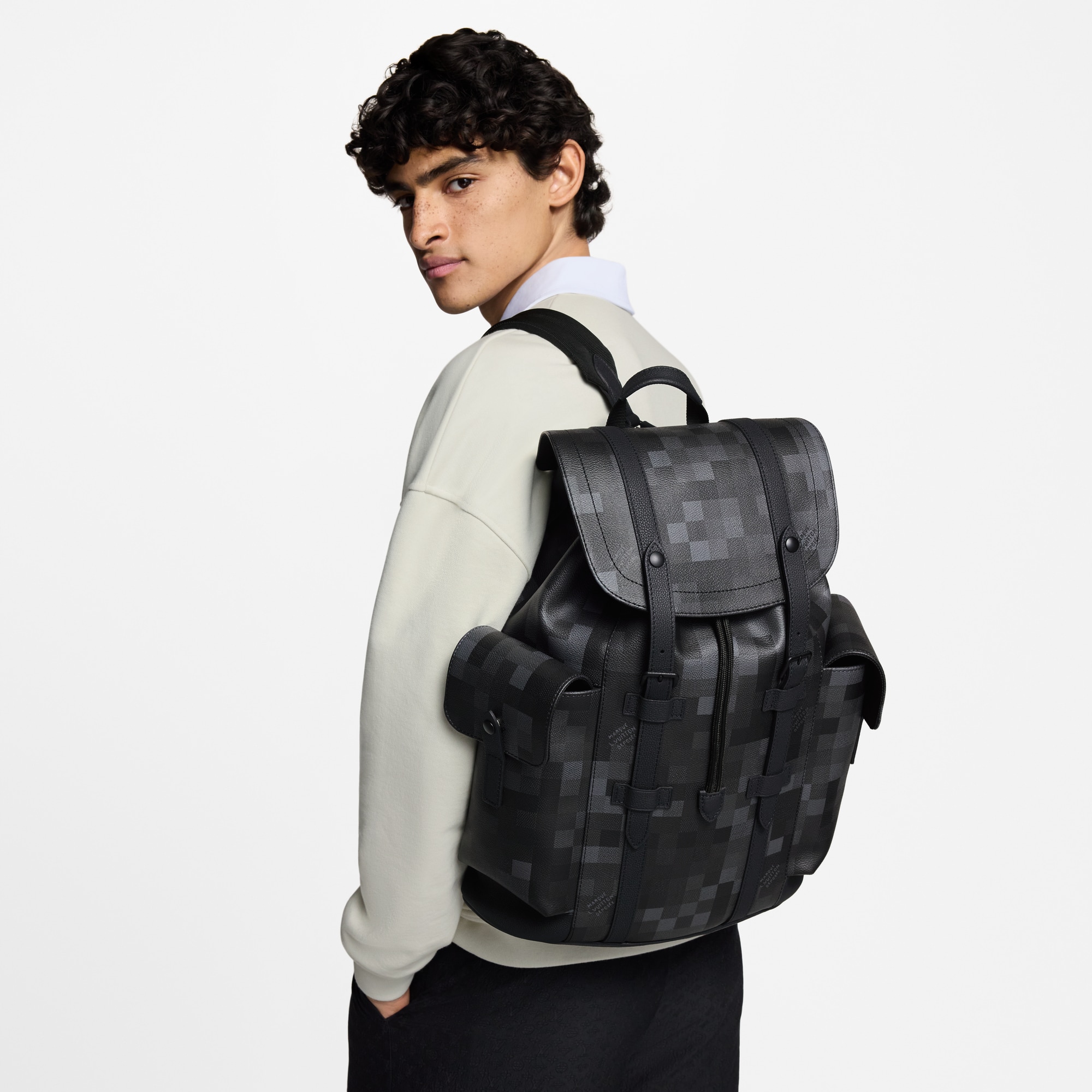 Christopher MM D16 in 時尚手袋及小型皮具