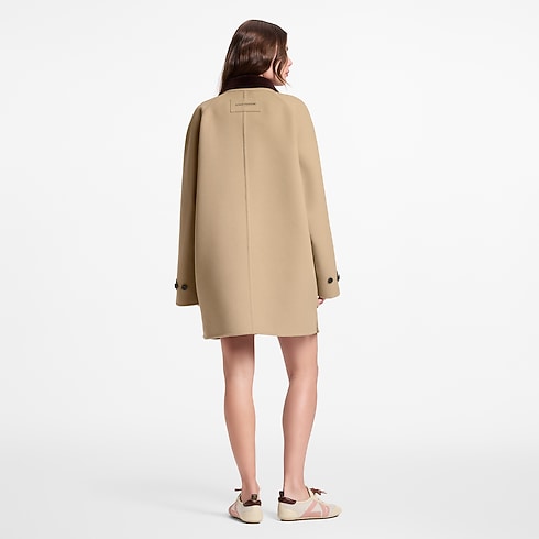 Contrast Collar Button-Up Coat in Women's Ready to Wear Coats and Jackets collections by Louis Vuitton (Product zoom)