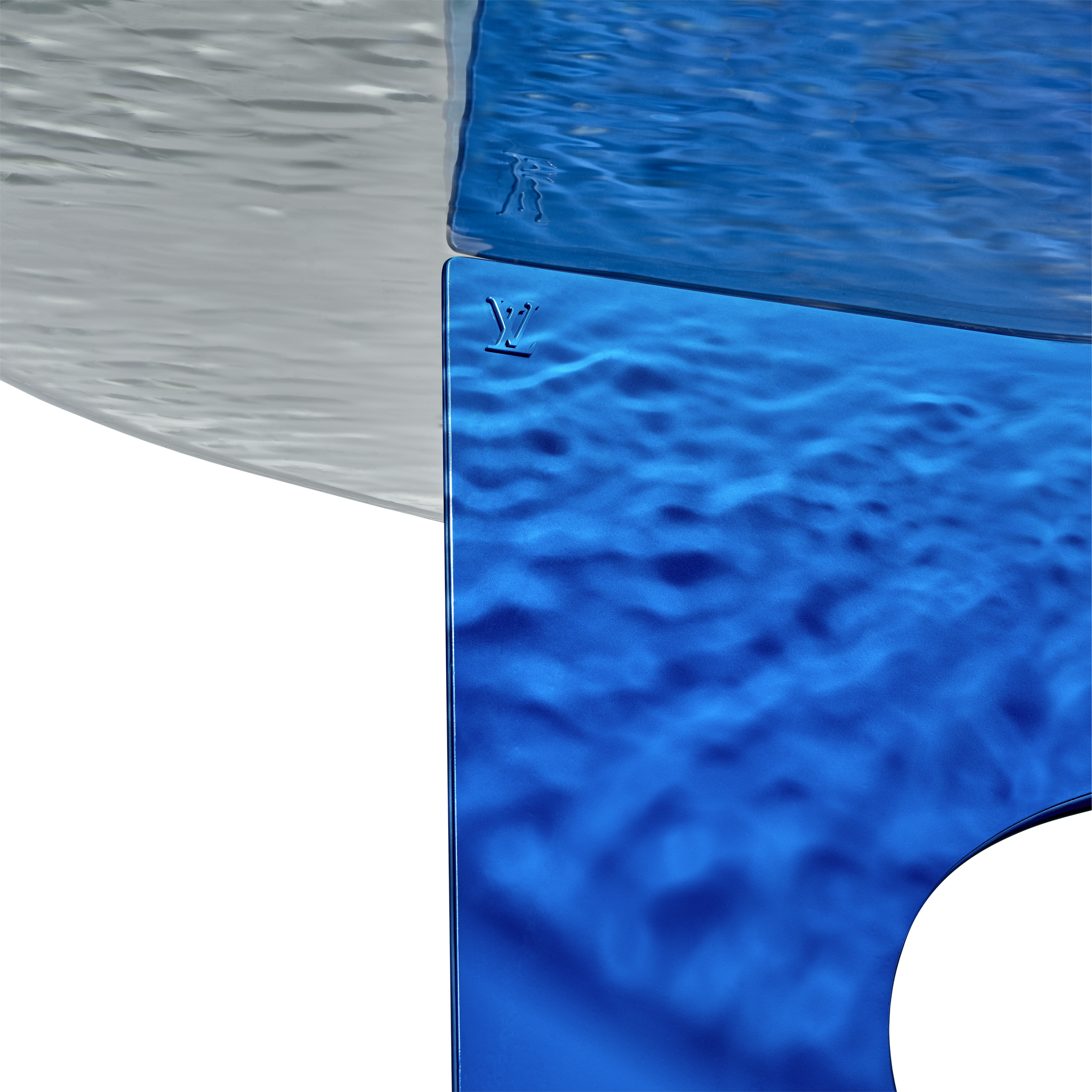 Cosmic Table GM Textured By Raw Edges  in 行李箱、旅行用品及家居精品