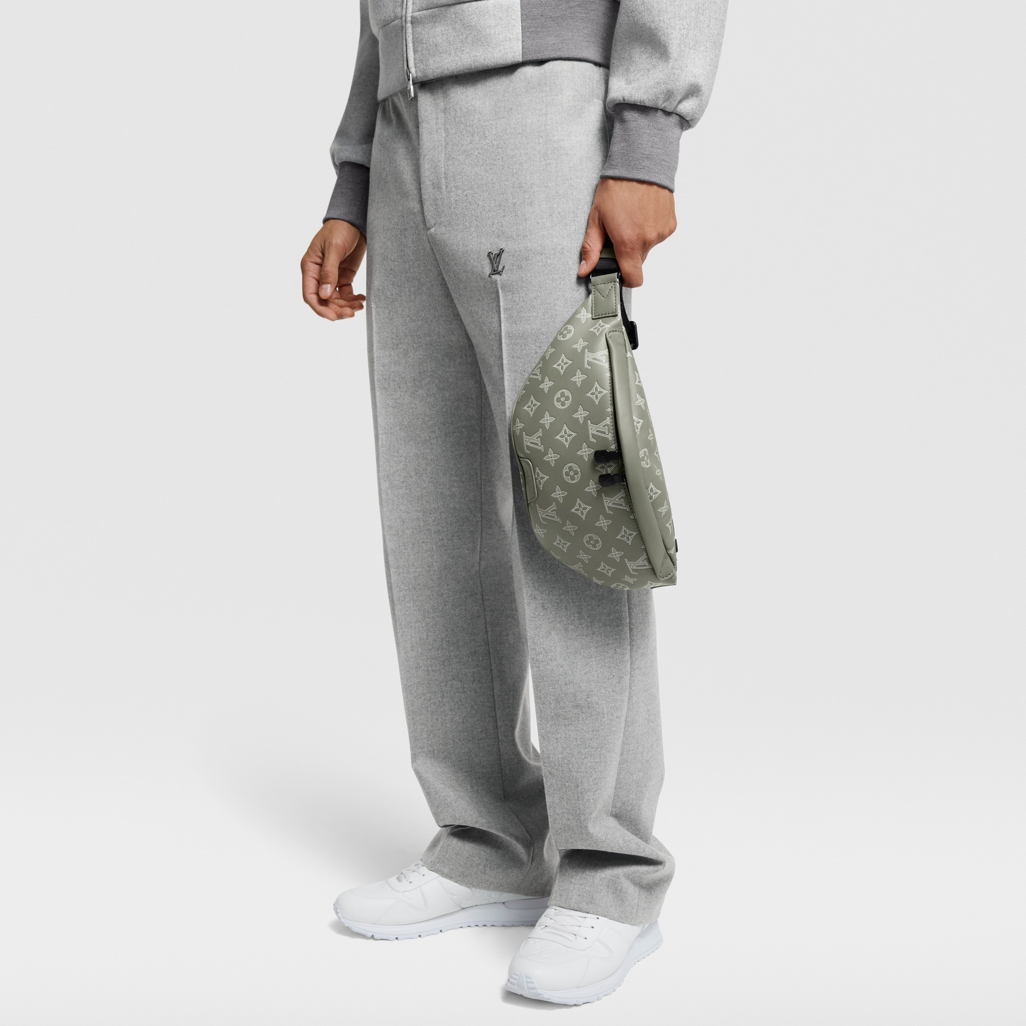 Discovery 腰包 Monogram Shadow 皮革 in 時尚手袋及小型皮具