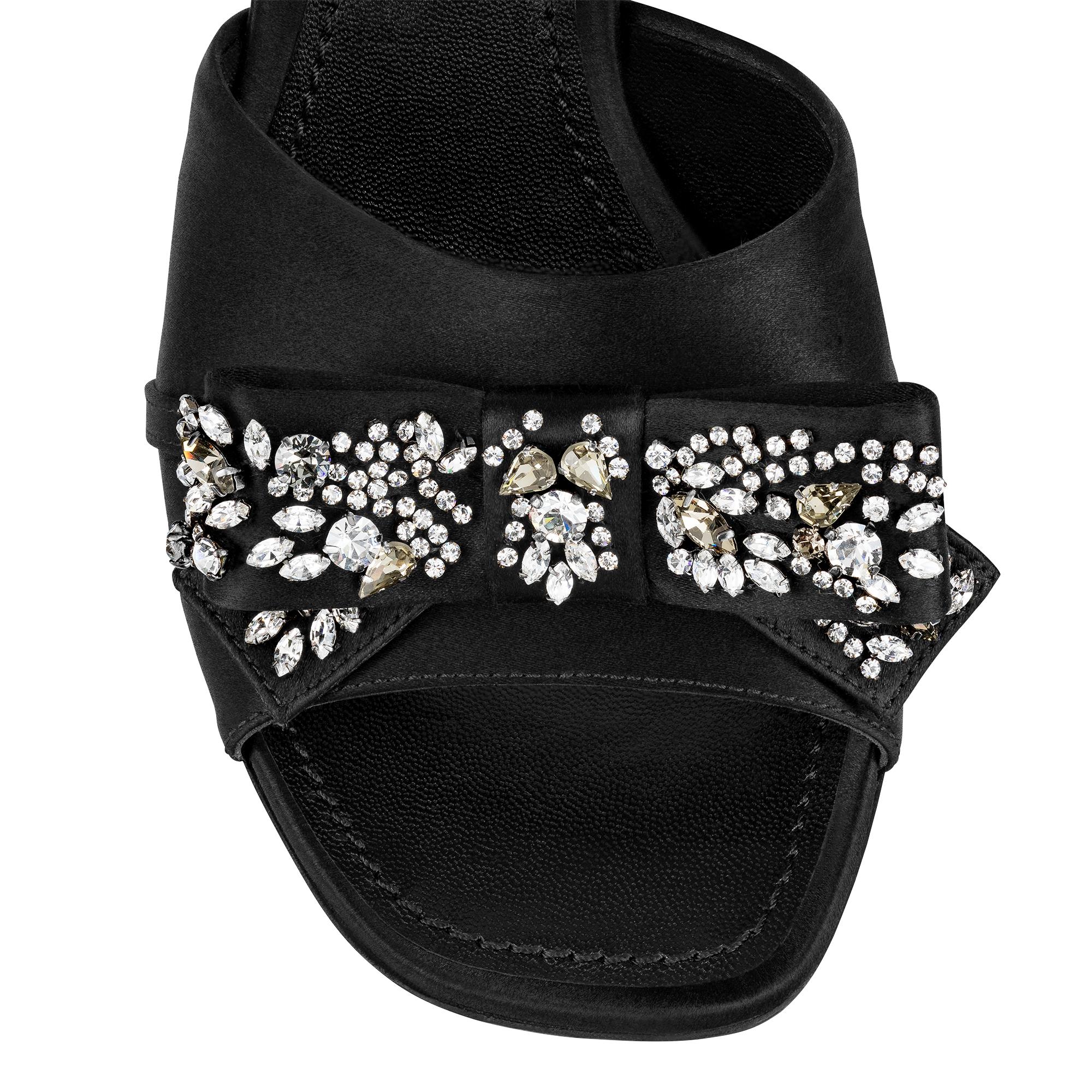 yellow box fall shoes