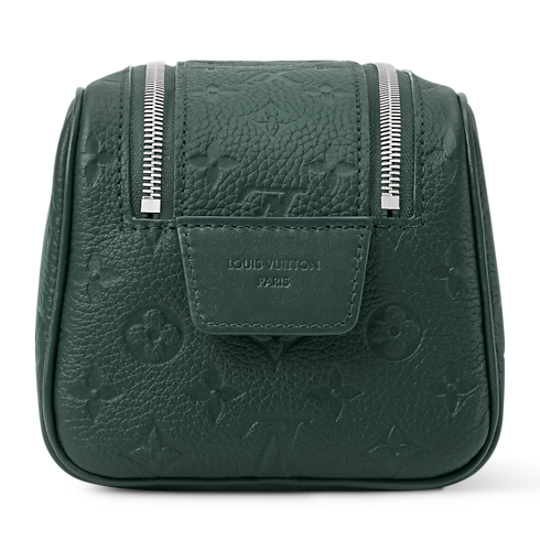 Dopp Kit Taurillon Monogram in 行李箱、旅行用品及家居精品's 旅行袋及拉桿行李箱 旅遊配件 collections by Louis Vuitton (產品縮放)