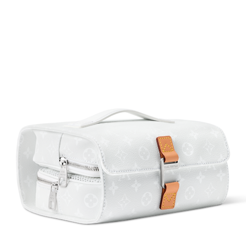 Hanging Toiletry Bag 2 Compartments in 全新系列's 男士系列 獨家網上預購:LV Ski 系列 collections by Louis Vuitton (產品縮放)