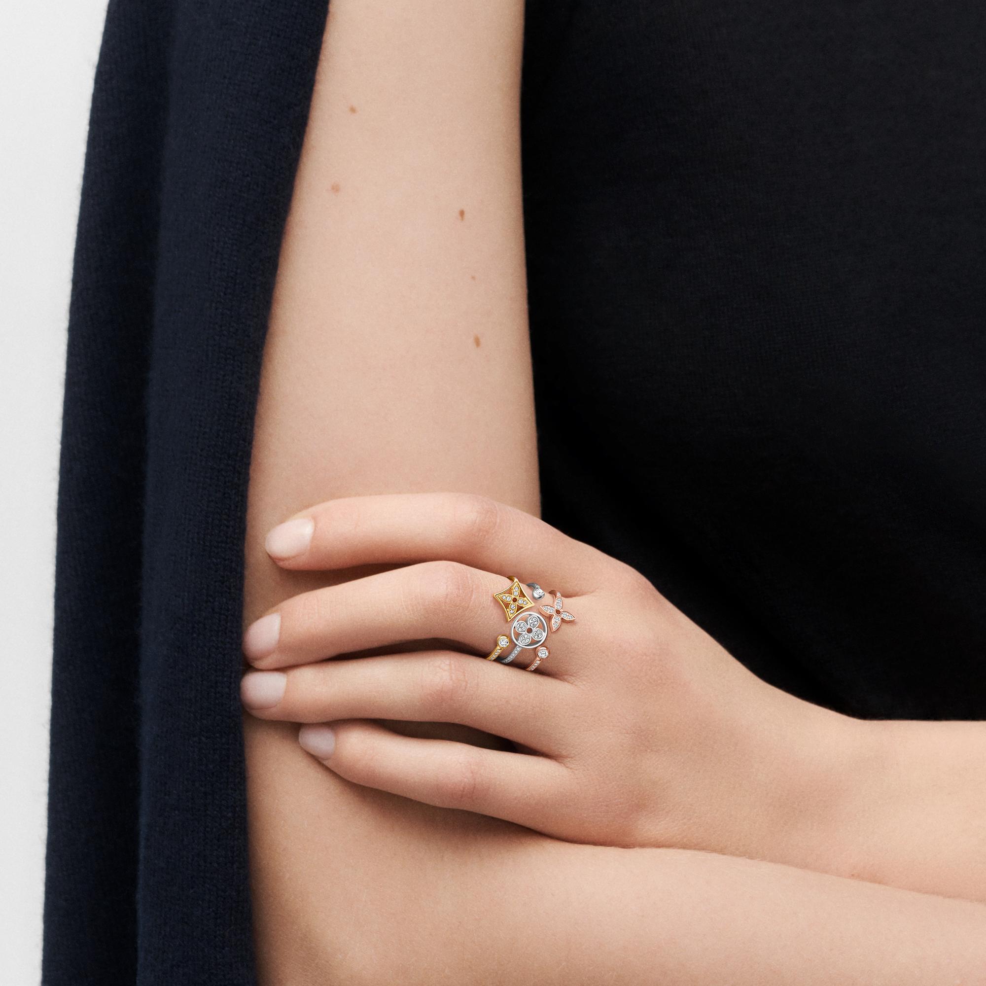 Idylle Blossom 三色K金配密鑲鑽石戒指  in 珠寶系列