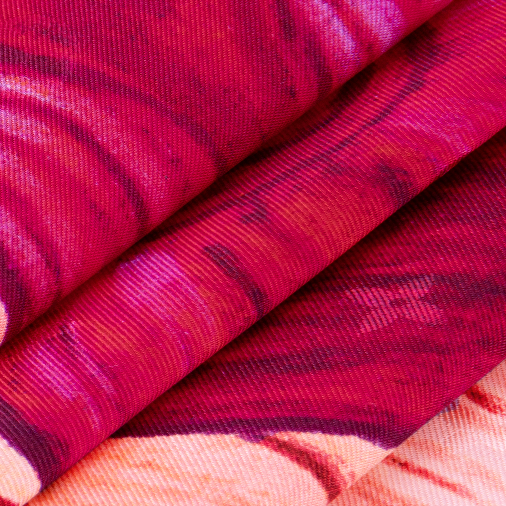 Iris Spring Square 90 . in Women