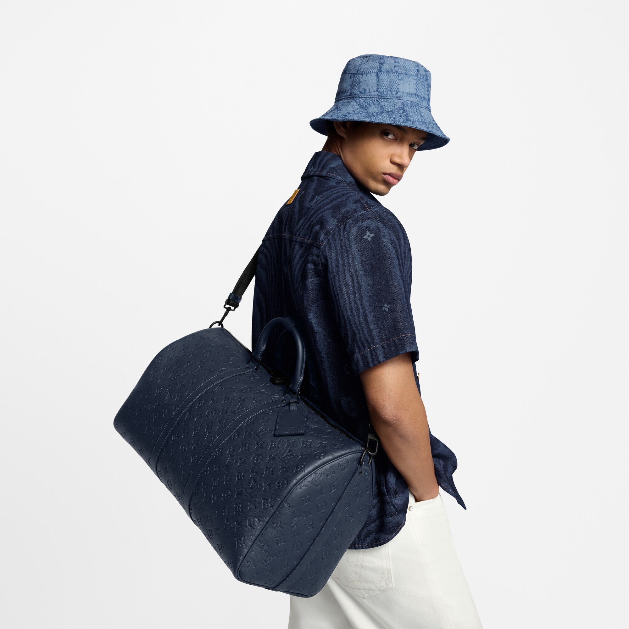 Keepall Bandoulière 50 Monogram Shadow in 時尚手袋及小型皮具