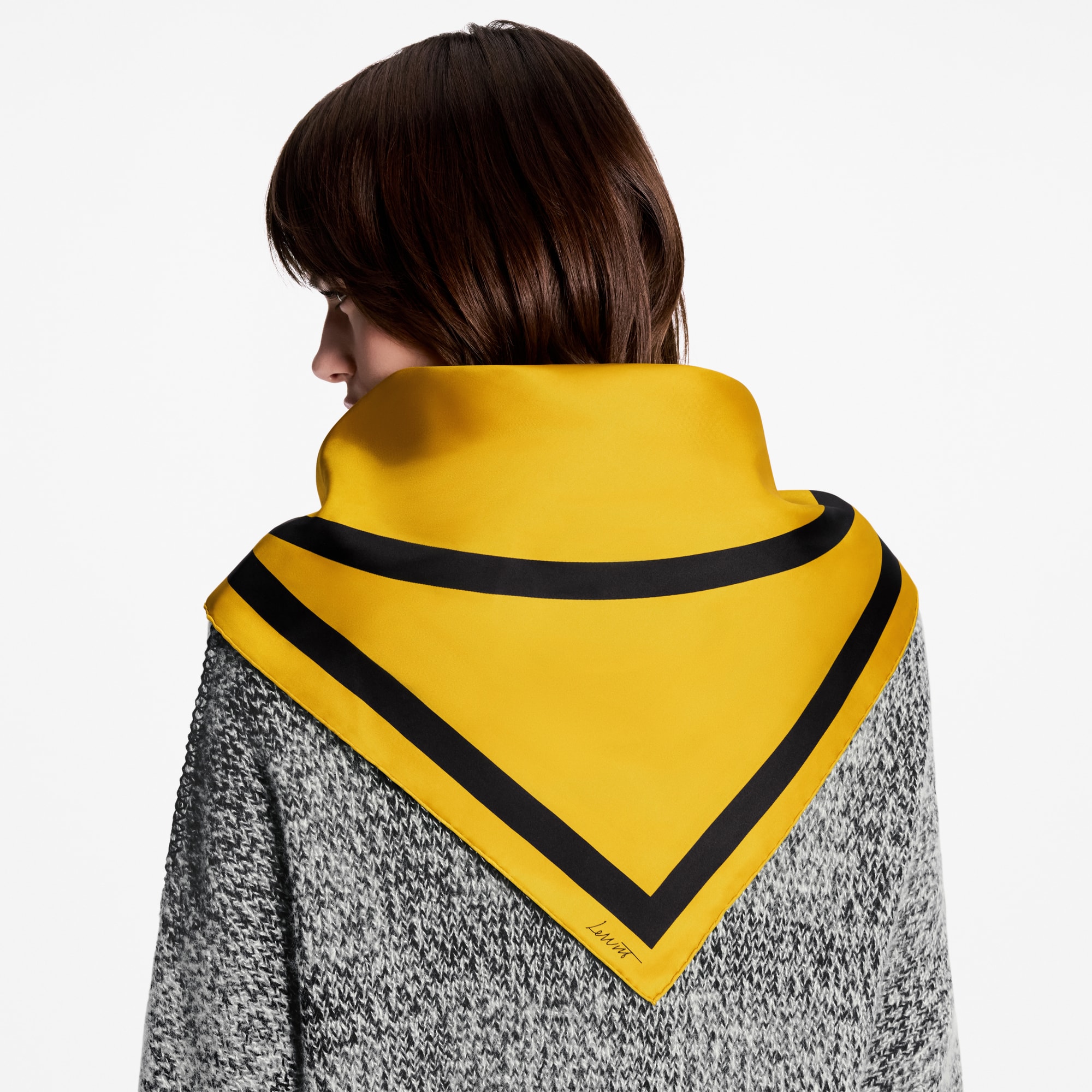 La Terre Est Ronde By Sol Lewitt 90方巾 . in 女士