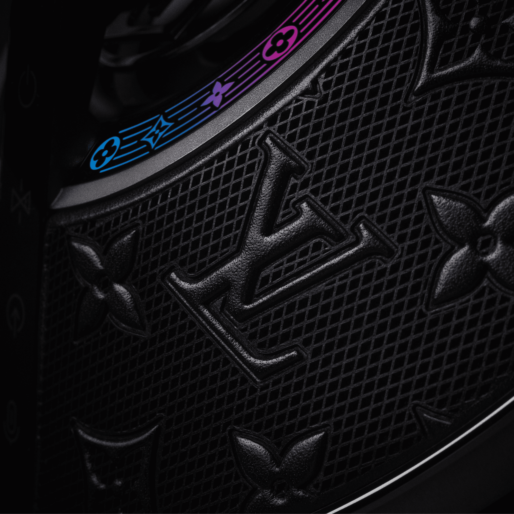 Louis Vuitton Horizon Light Up 擴音器  in 行李箱、旅行用品及家居精品