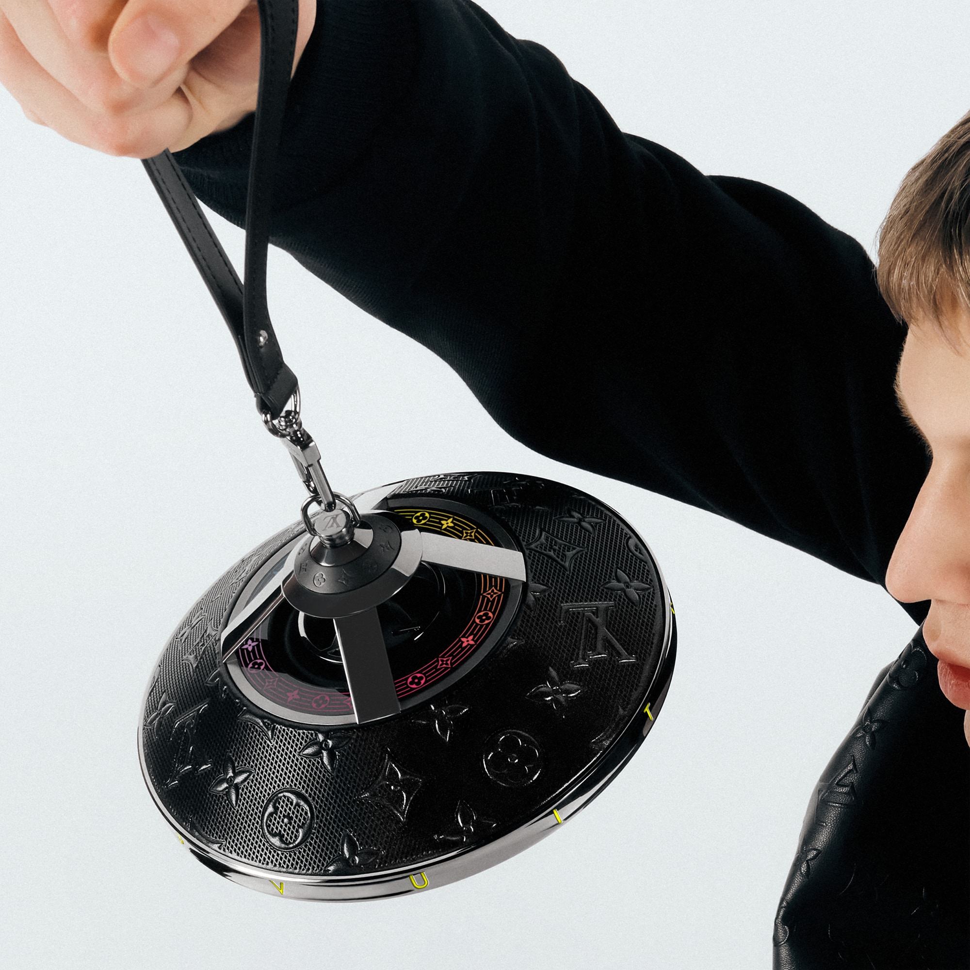 Louis Vuitton Horizon Light Up 擴音器  in 行李箱、旅行用品及家居精品