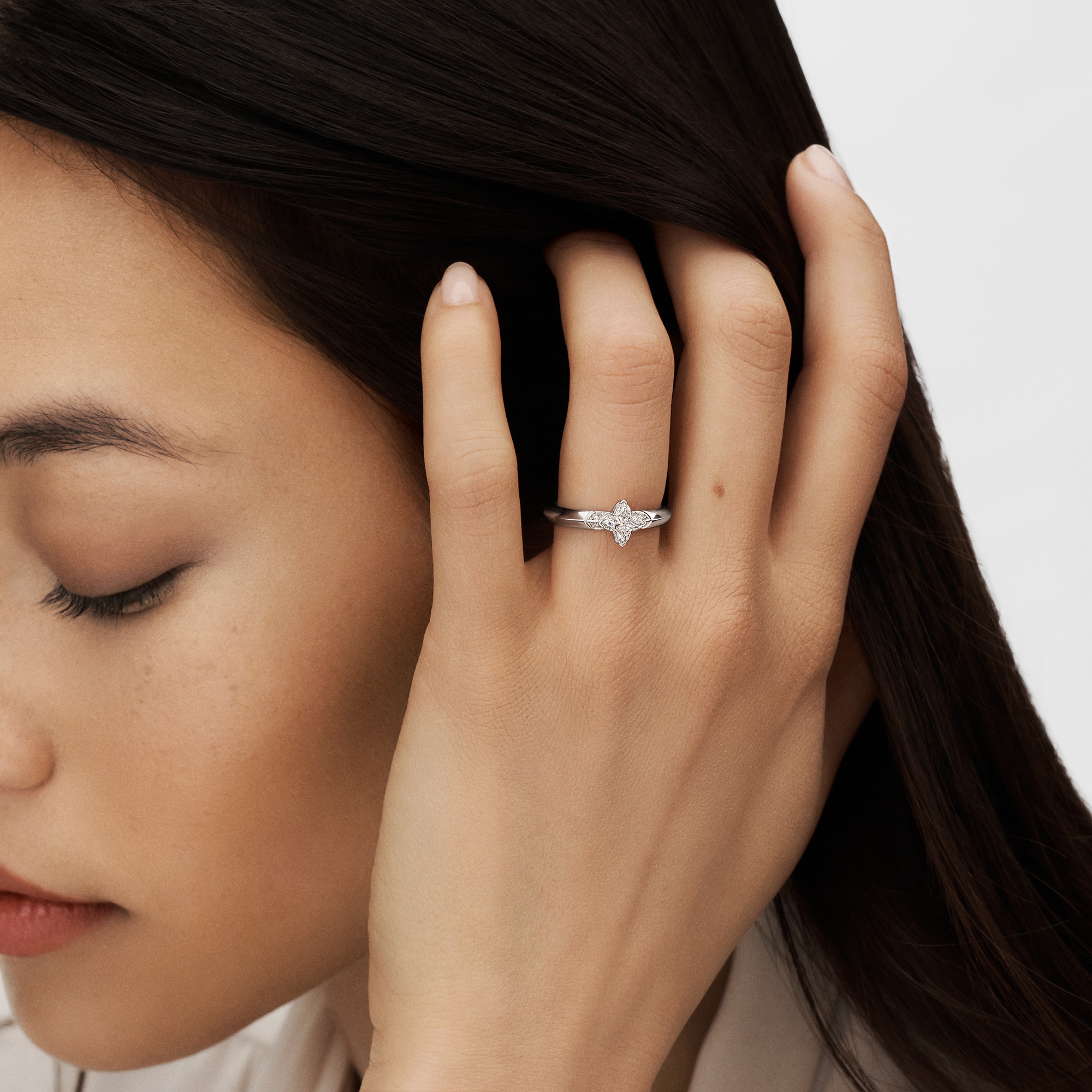 LV Diamonds Solitaire 戒指 - 配 LV Monogram Star 切割鑽石  in 珠寶系列