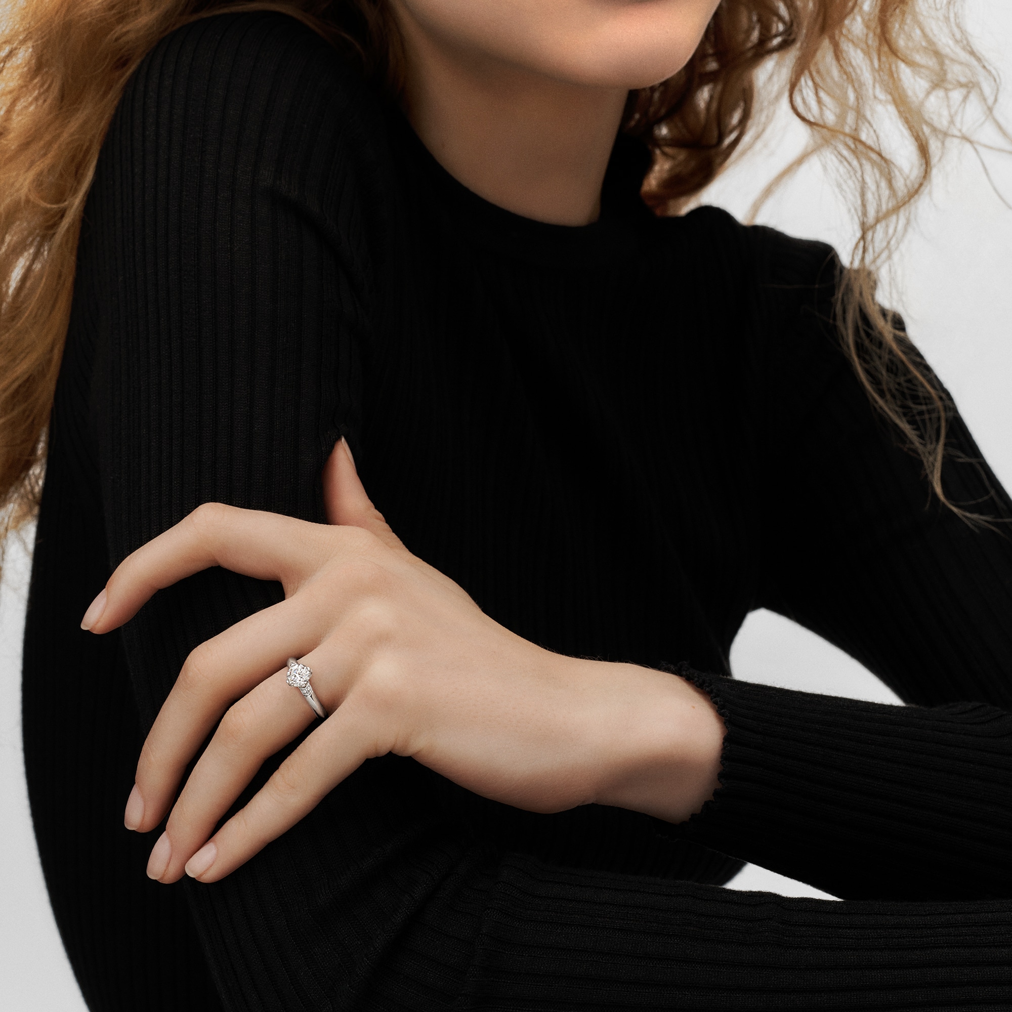 LV Diamonds 單顆寶石戒指- 配圓形明亮式切割鑽石  in 珠寶系列