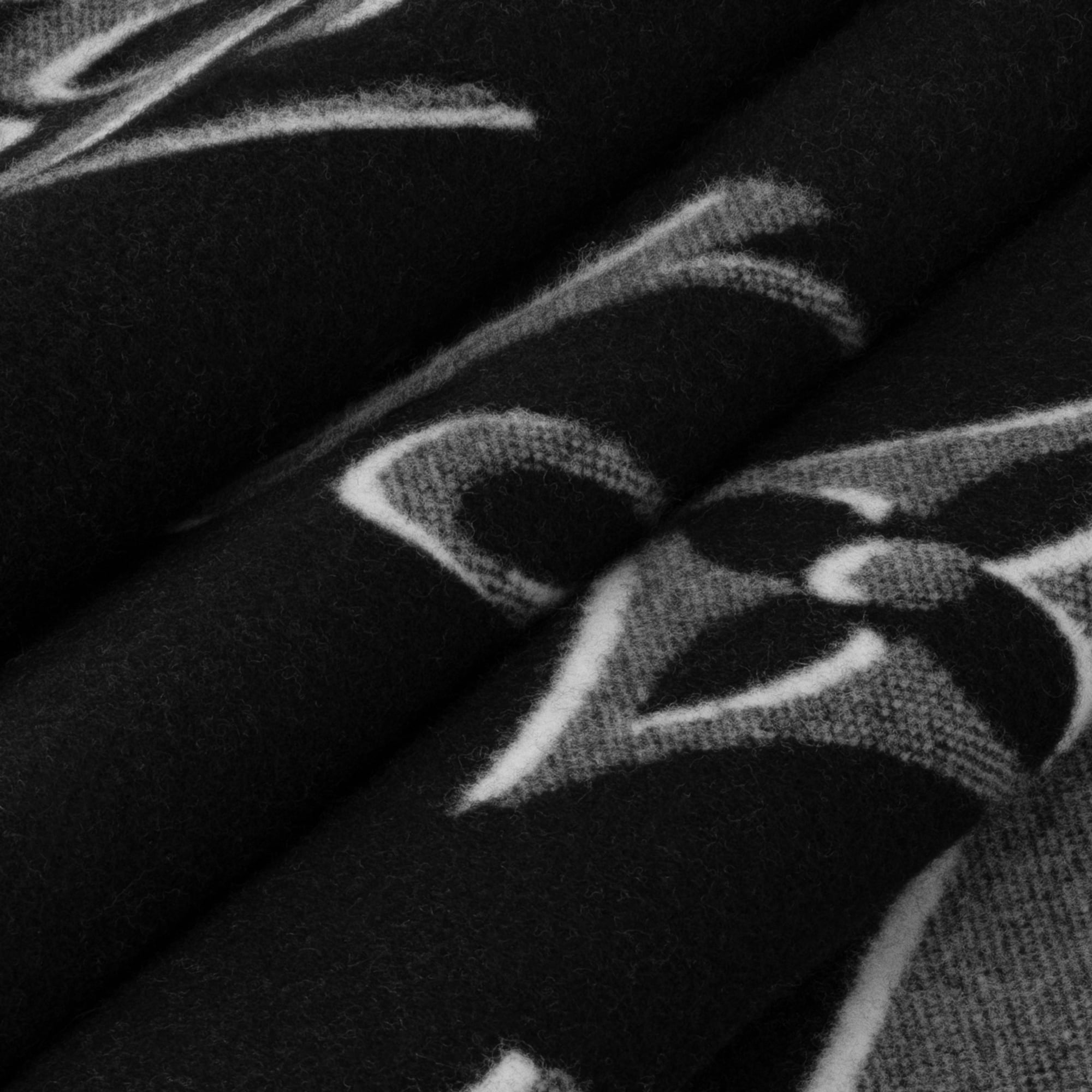 LV Vers 頸巾 . in 男士