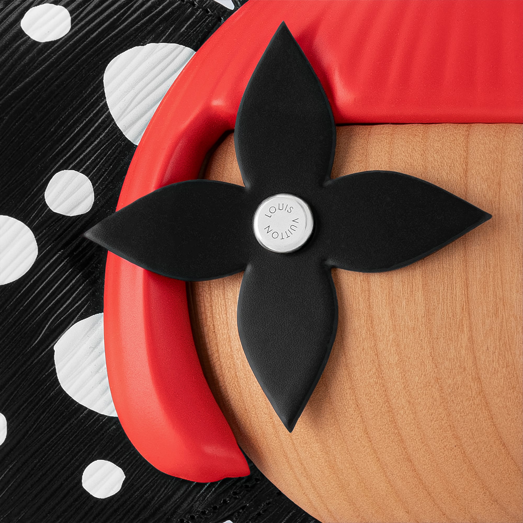 LV x YK Infinity Dots Vivienne Giant  in 行李箱、旅行用品及家居精品