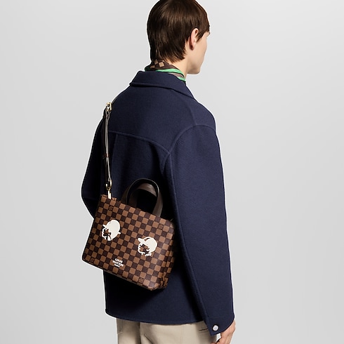 Mini Shopper Tote Damier Ebène 帆布 in 時尚手袋及小型皮具's 男士時尚手袋 全新系列 collections by Louis Vuitton (產品縮放)
