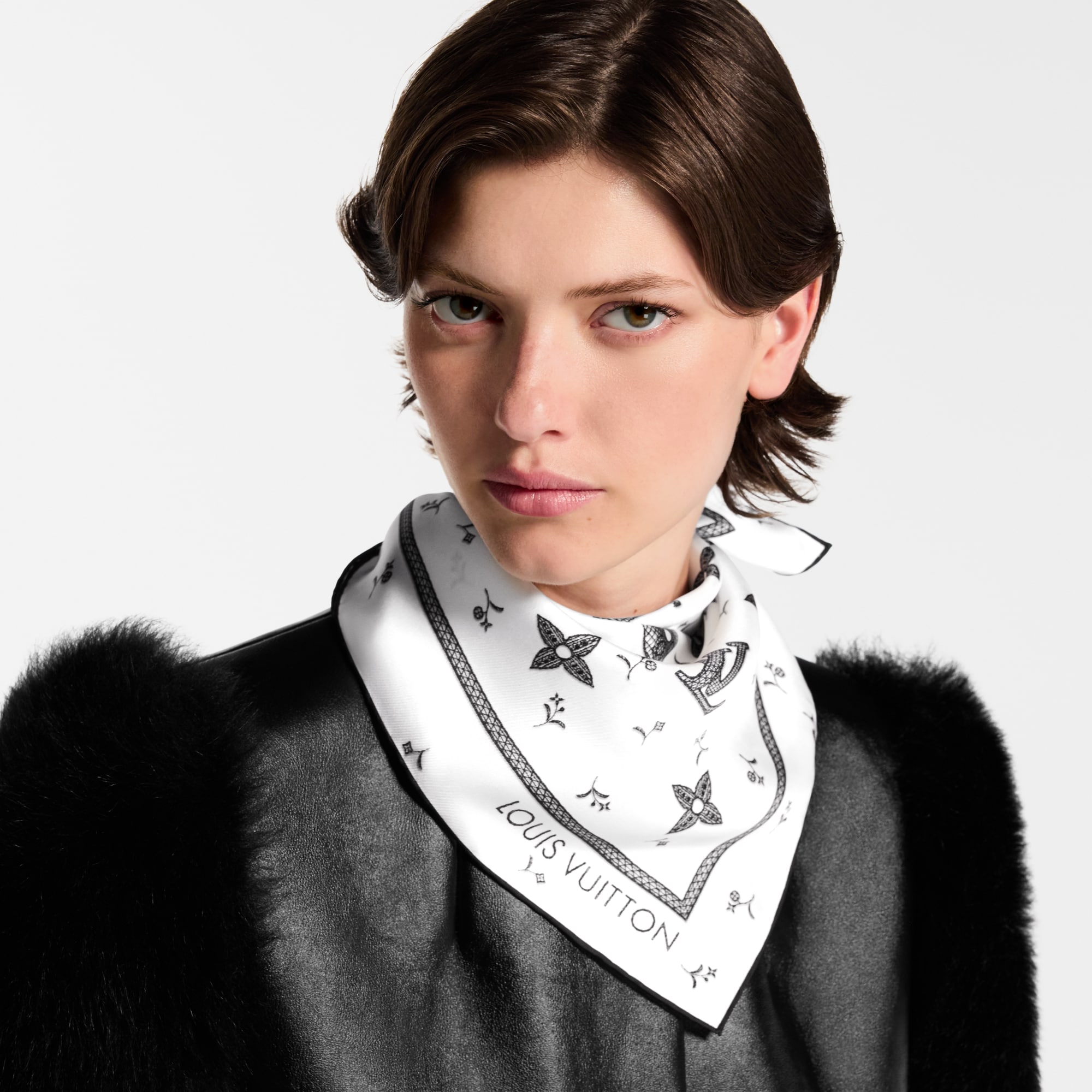 Monogram Romance 70方巾 . in 女士