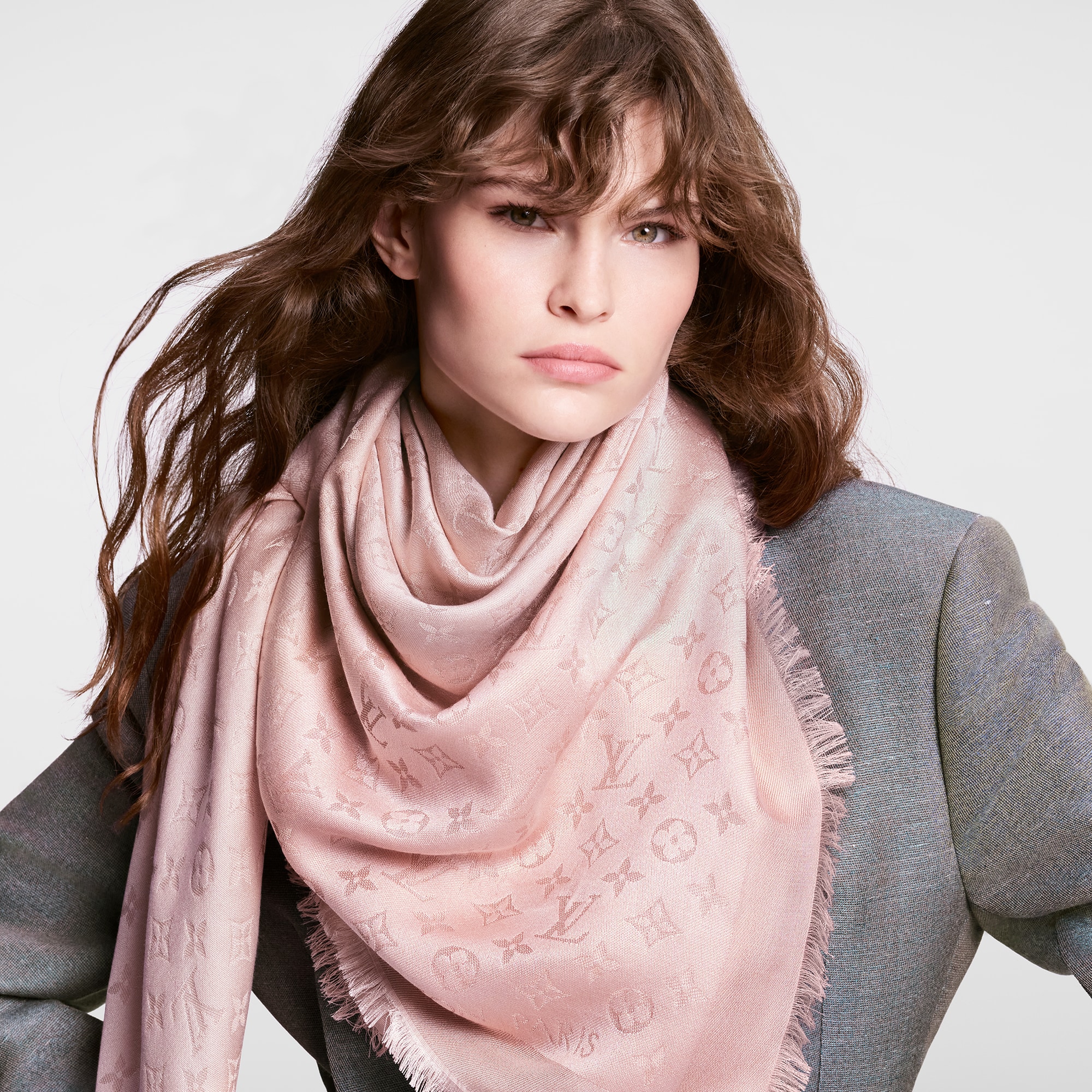 how to wear a louis vuitton shawl