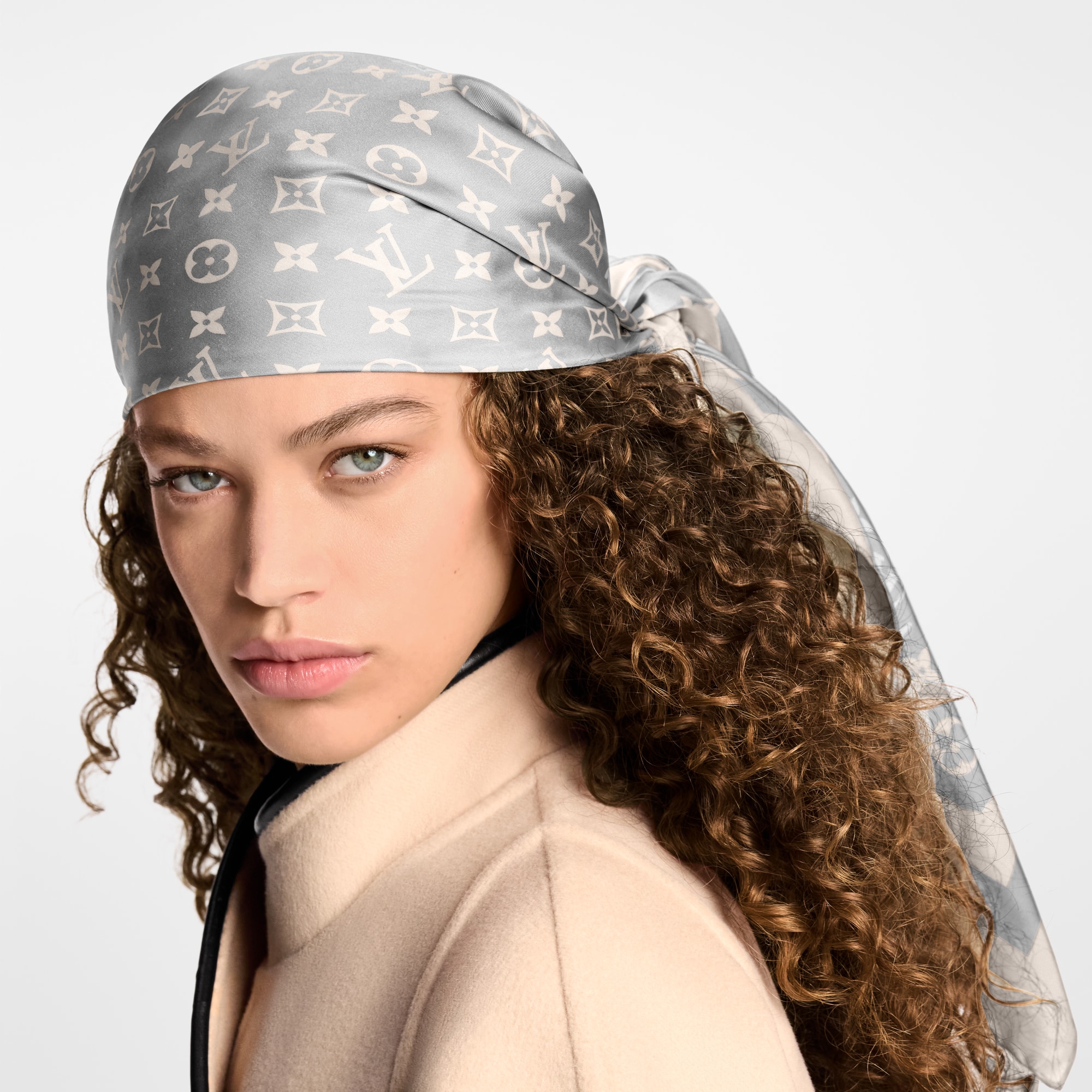 Monogram Silhouette 90方巾 . in 女士