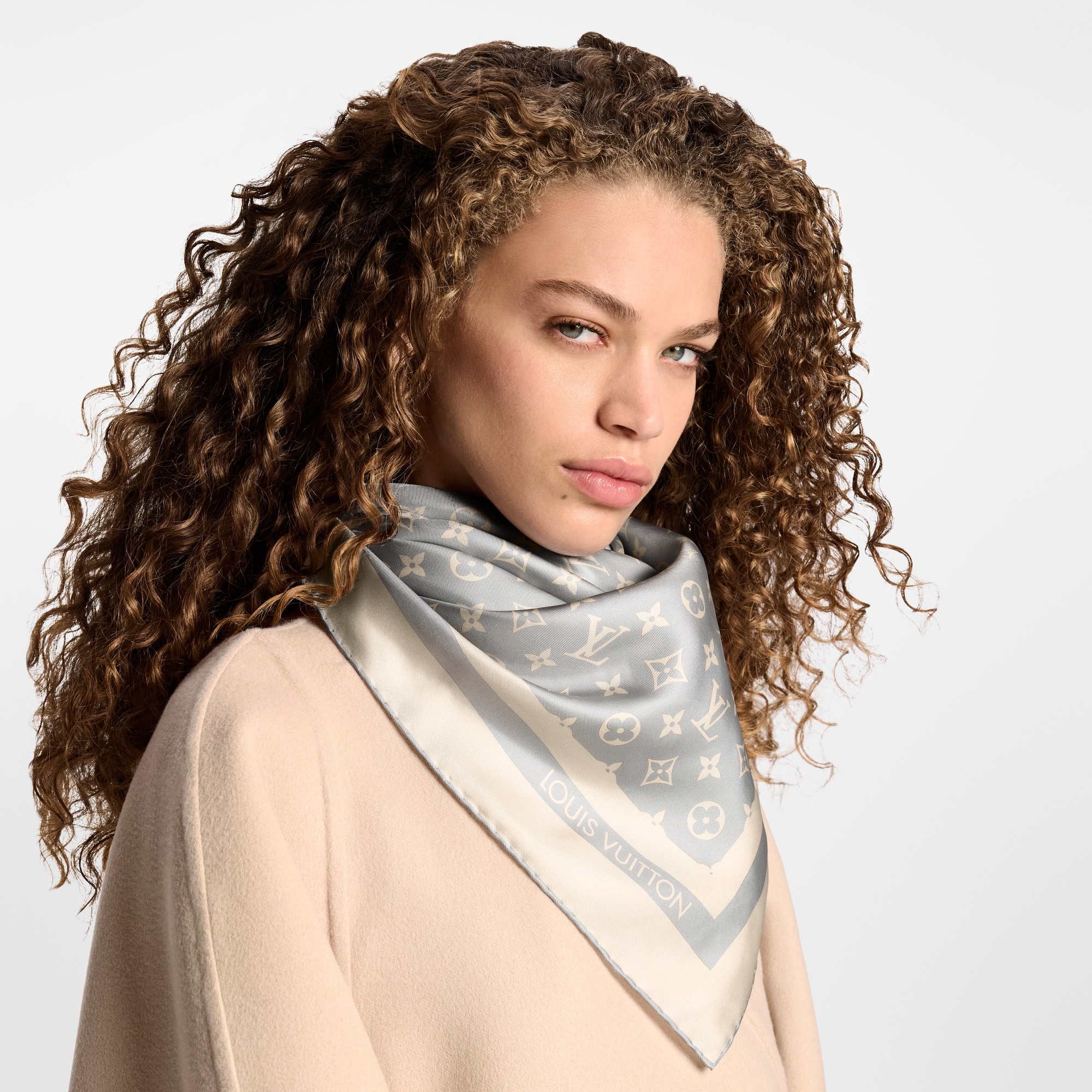 Monogram Silhouette 90方巾 . in 女士