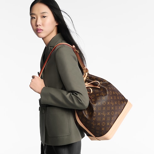 Noé Monogram 帆布 in 女士's 時尚手袋 女裝手袋總覽 collections by Louis Vuitton (產品縮放)
