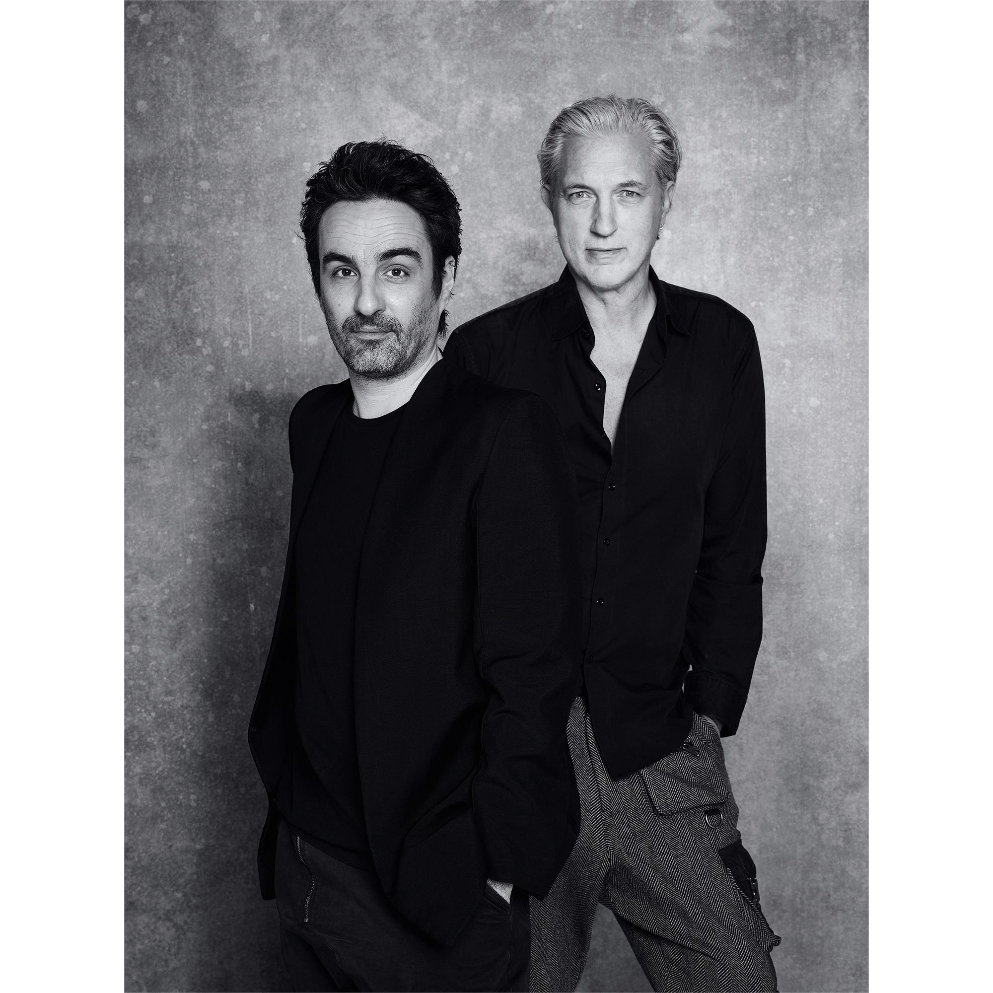 Petal Chair by Marcel Wanders  in 行李箱、旅行用品及家居精品