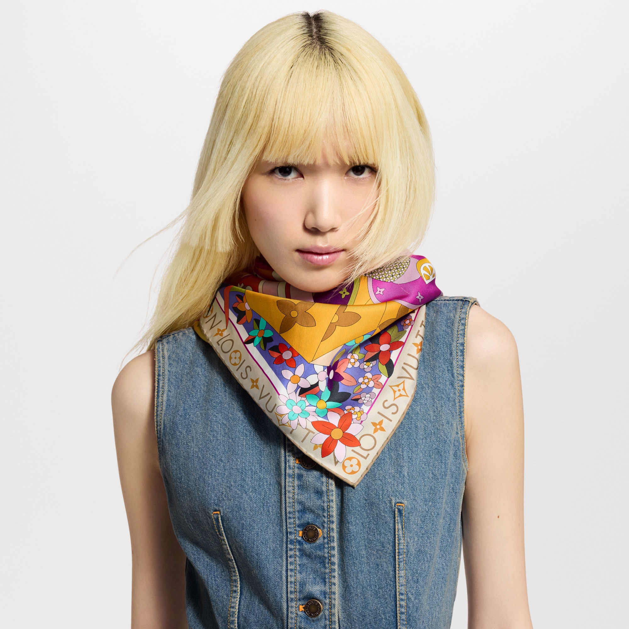 Picnic Square 90 . in Women