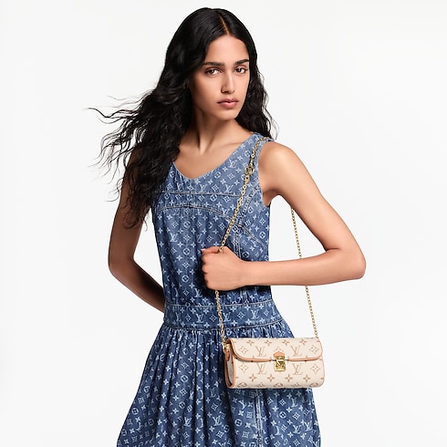 Pochette Camille 其他 Monogram 帆布 in 女士's 錢包及小型皮具 鏈條包及迷你袋款 collections by Louis Vuitton (產品縮放)