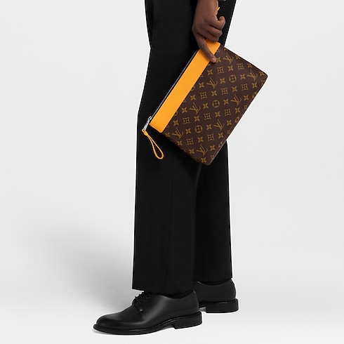 Pochette Voyage Souple Monogram Macassar in 精選禮品's 情人節男士精選禮品 } collections by Louis Vuitton (產品縮放)