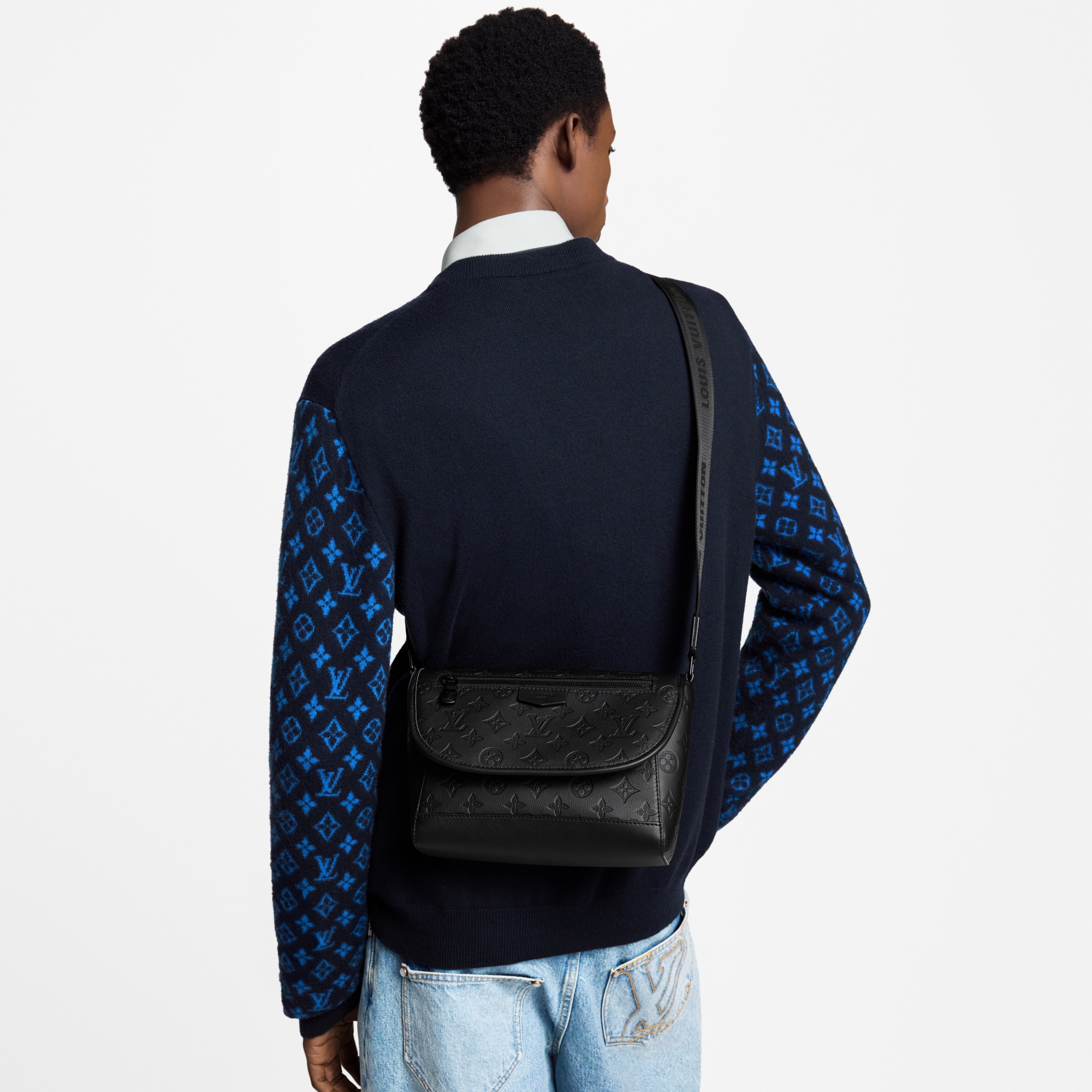 Pulse Messenger Monogram Shadow 皮革 in 時尚手袋及小型皮具