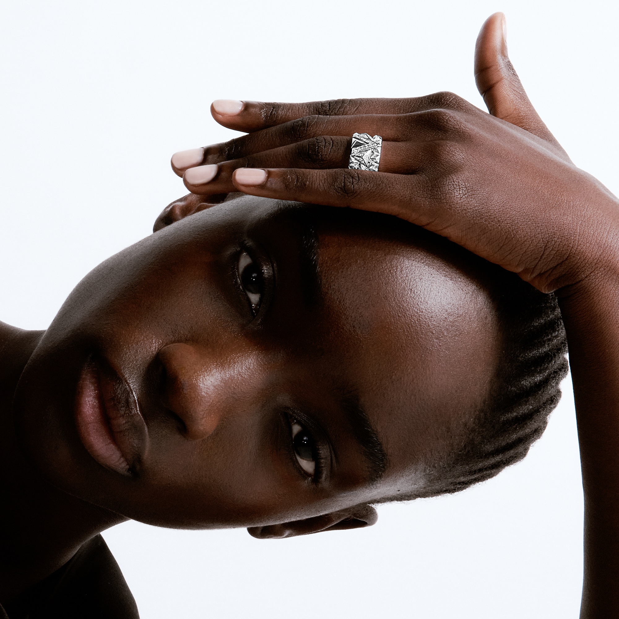 Pure V 戒指 - 配白K金及鑽石  in 珠寶系列