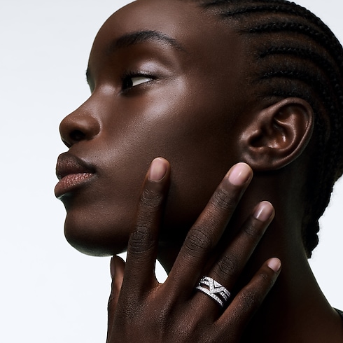 Pure V Ring, White Gold and Diamonds in Les Extraordinaires's Jewellery Rings collections by Louis Vuitton (Product zoom)