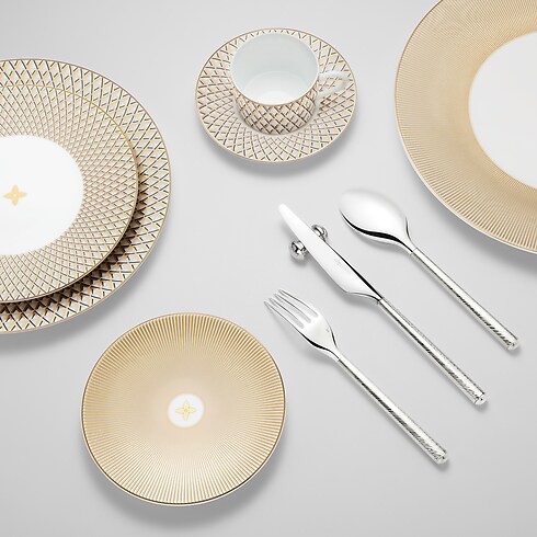 Splendor 飾碟兩件套裝 in 行李箱、旅行用品及家居精品's 家居及餐具精品 餐桌藝術 collections by Louis Vuitton (產品縮放)