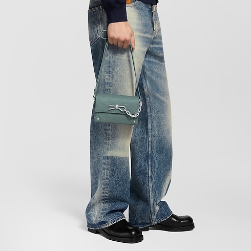 Steamer Wearable Wallet Taurillon Monogram in Bags and Small Leather Goods's Men Bags Newness collections by Louis Vuitton (Product zoom)