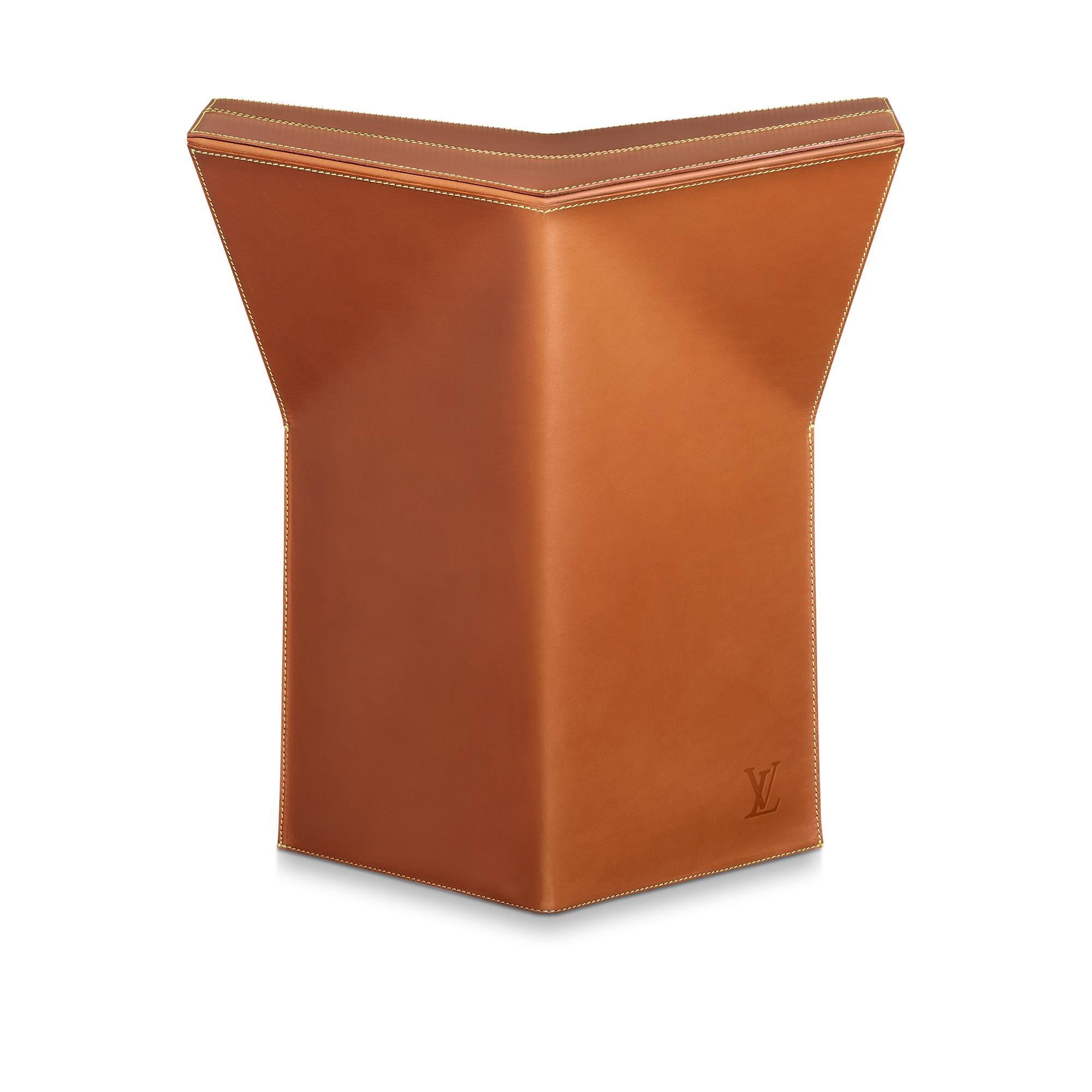 Stool By Atelier Oï  in 行李箱、旅行用品及家居精品