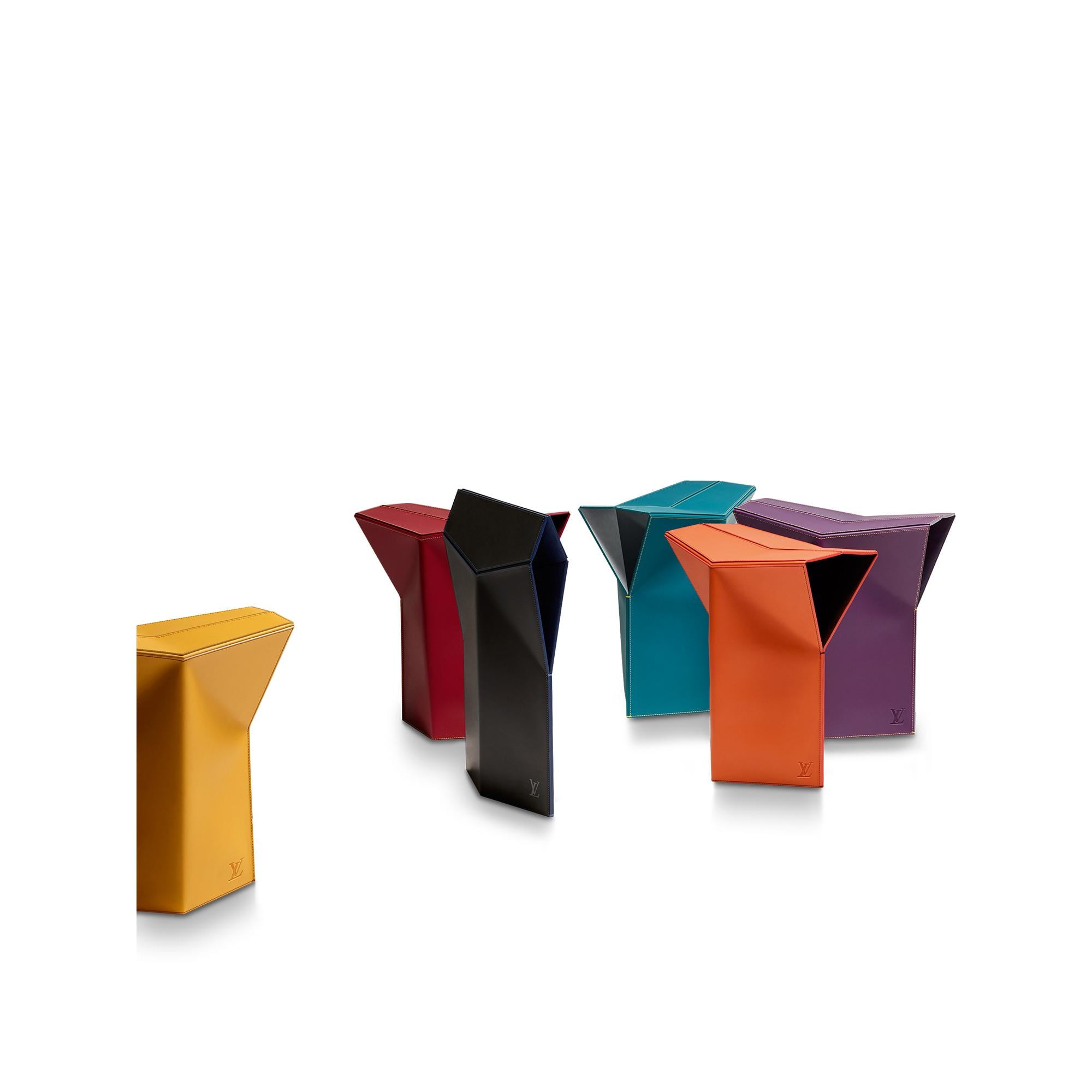 Stool By Atelier Oï  in 行李箱、旅行用品及家居精品