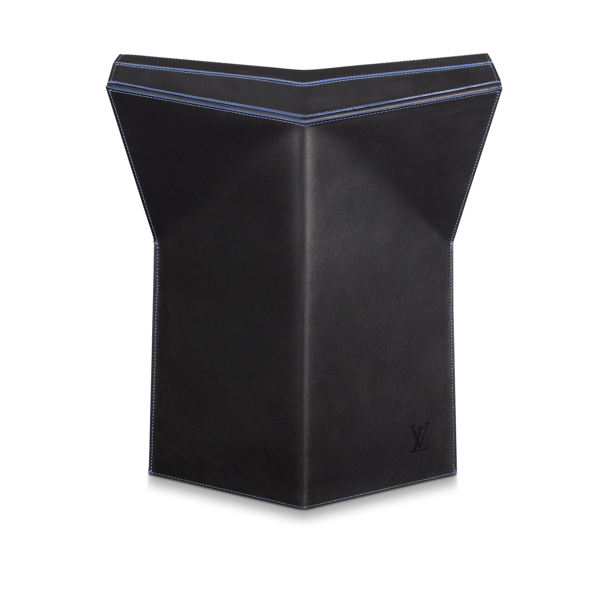 Stool By Atelier Oï  in 行李箱、旅行用品及家居精品