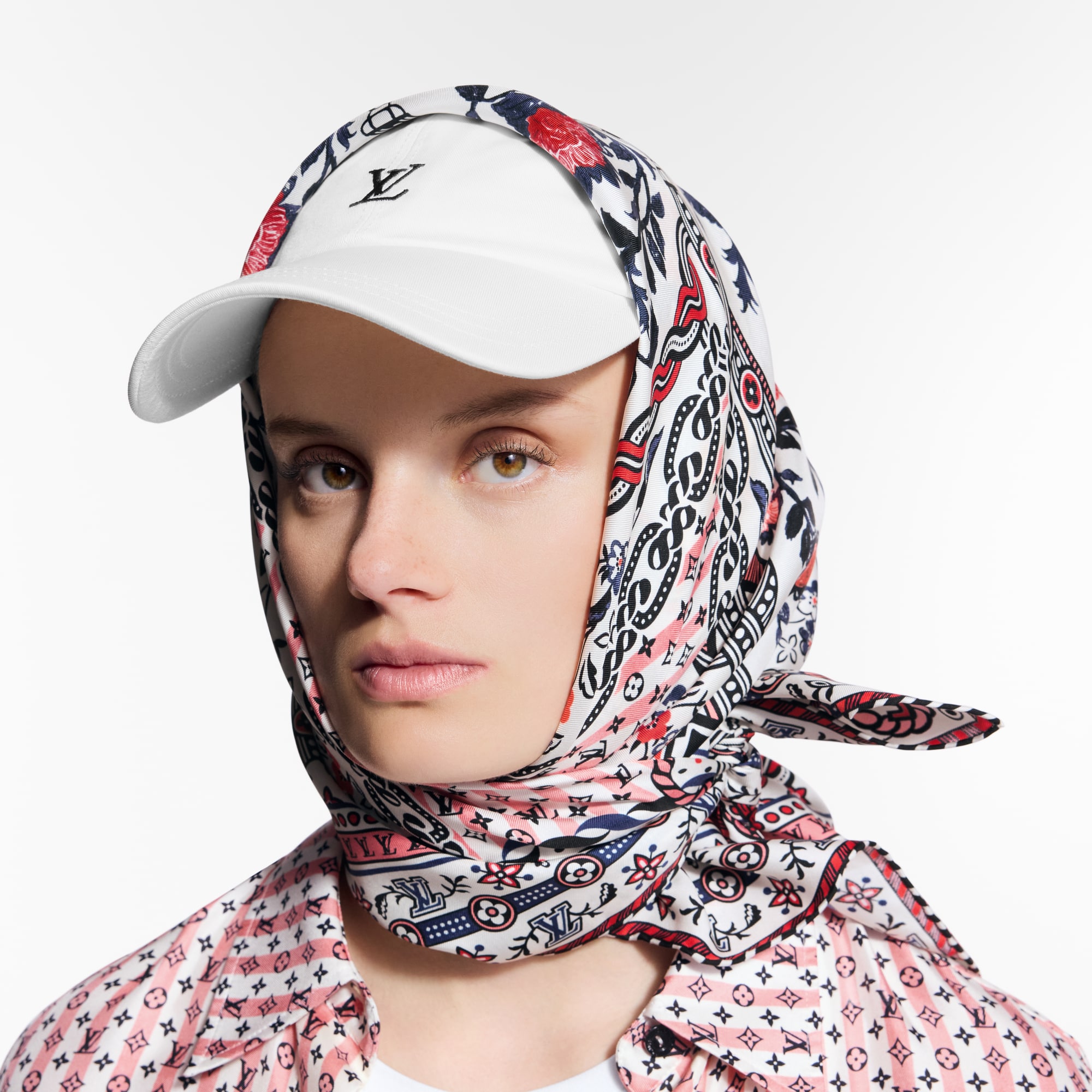 Summer Garden Square 90 . in Women