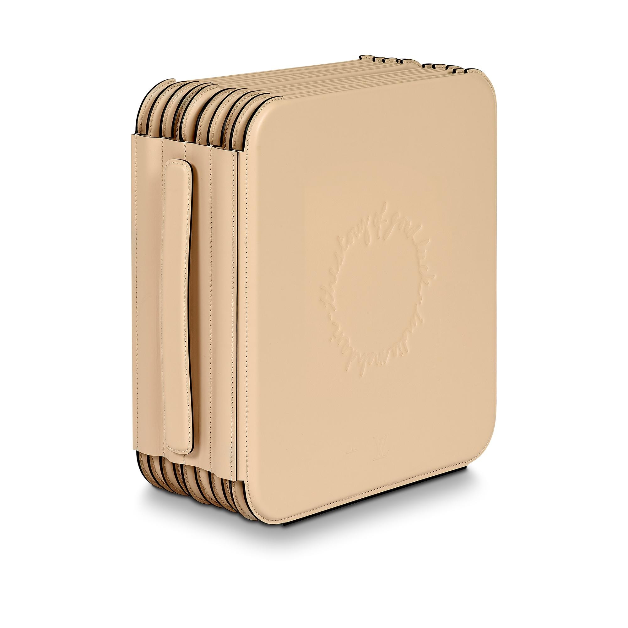 Talisman Table GM by India Mahdavi  in 行李箱、旅行用品及家居精品