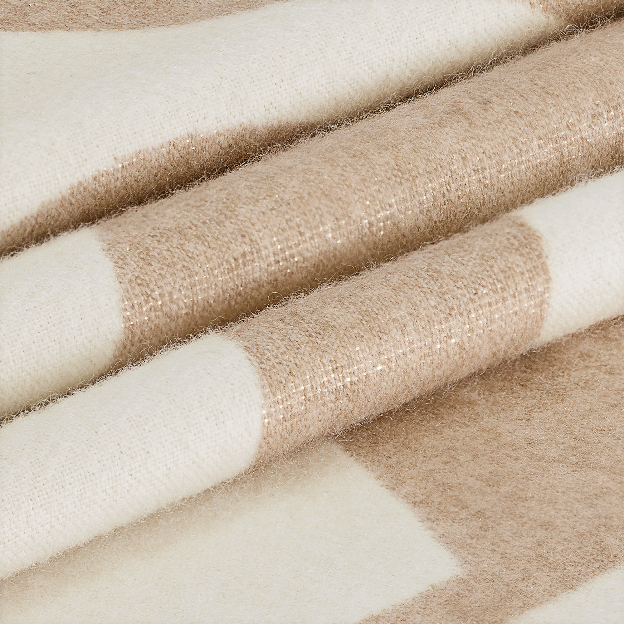 The Ultimate Shine 頸巾 . in 女士