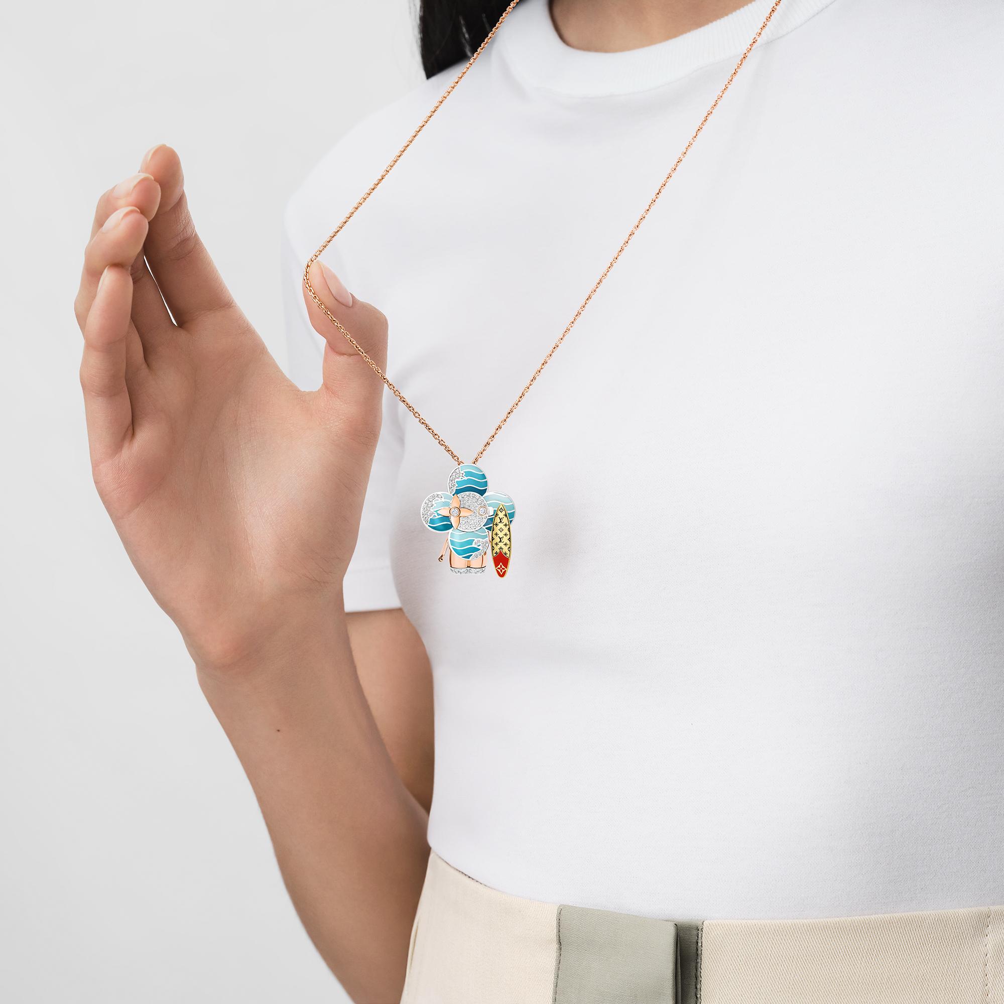 Vivienne Surfer 三色K金及亮漆配鑽石吊墜  in 珠寶系列